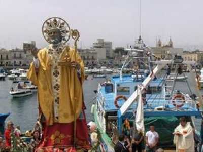 san Nicola ormai giunto al porto